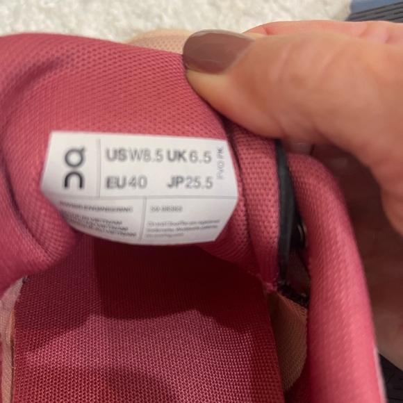 ON sneakers - Picture 9 of 12